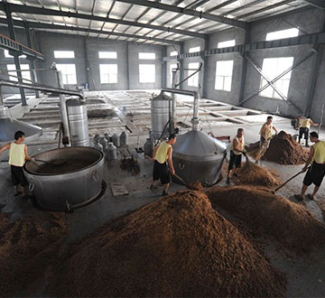 青島酒廠釀酒車(chē)間一角